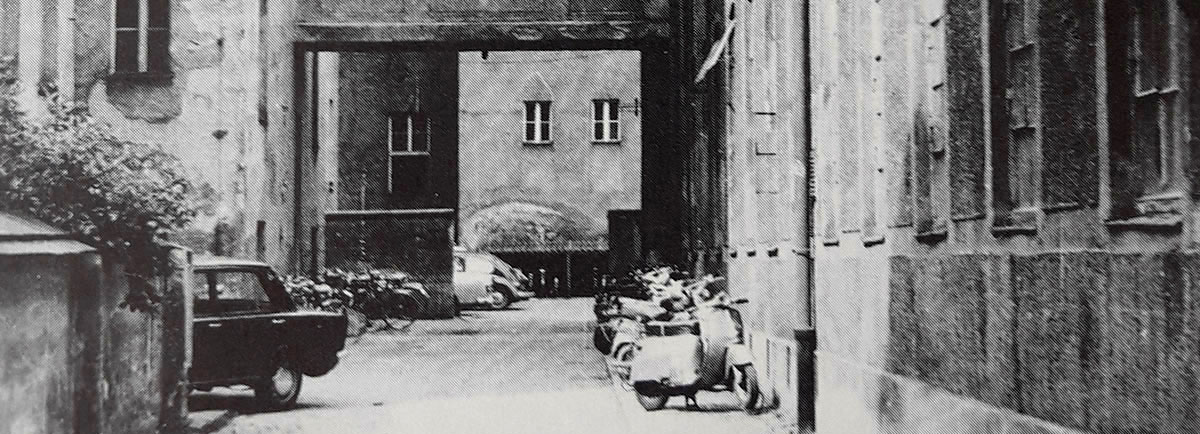 Parkplatz-Situation im Hof der HTL1 vor 60 Jahren
