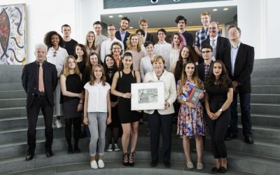 Sieg bei internationalem Schülerwettbewerb zur politischen Bildung – Besuch bei Kanzlerin Merkel