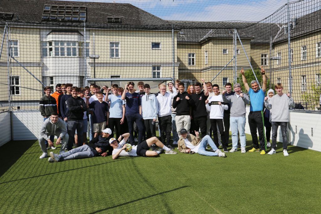 Soccer Cage Team an der HTL1